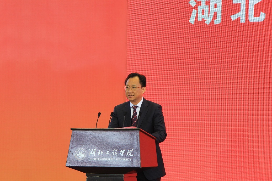 校友代表、全国总工会民主管理部部长杨汉平发言